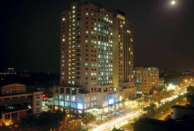 Struggling Vietnam mall offers free space