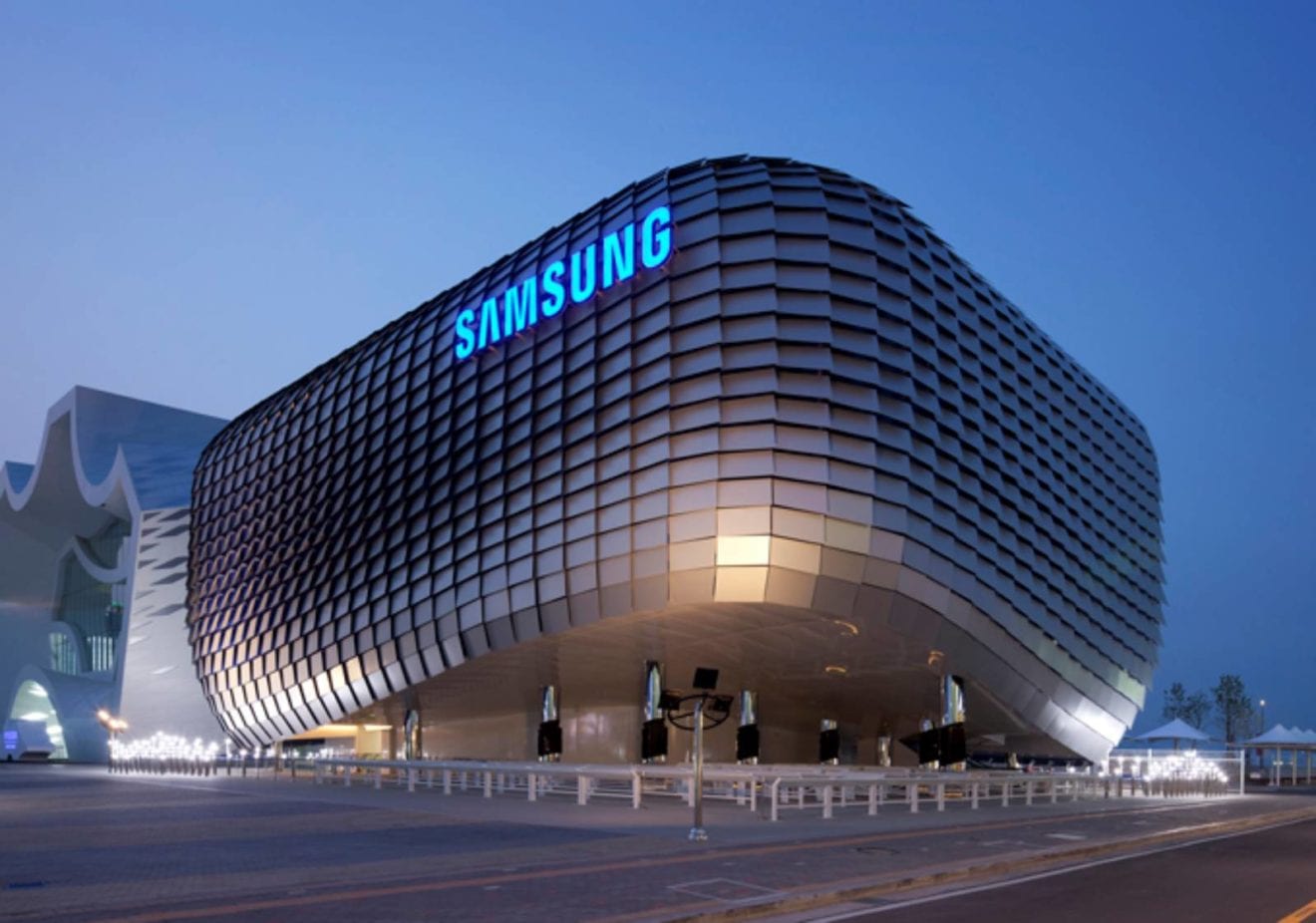 Samsung to freeze salaries in South Korea
