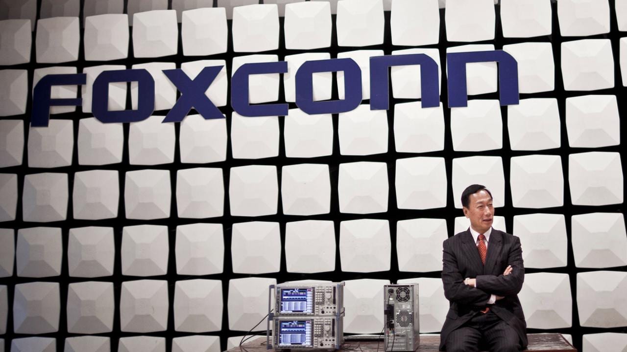 Apple plans China iPhone trade-in program with Foxconn