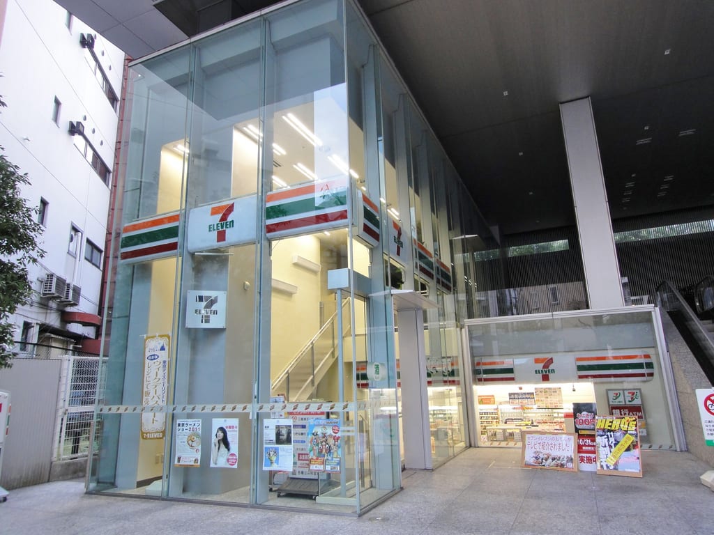 Japan convenience stores eat into supermarkets