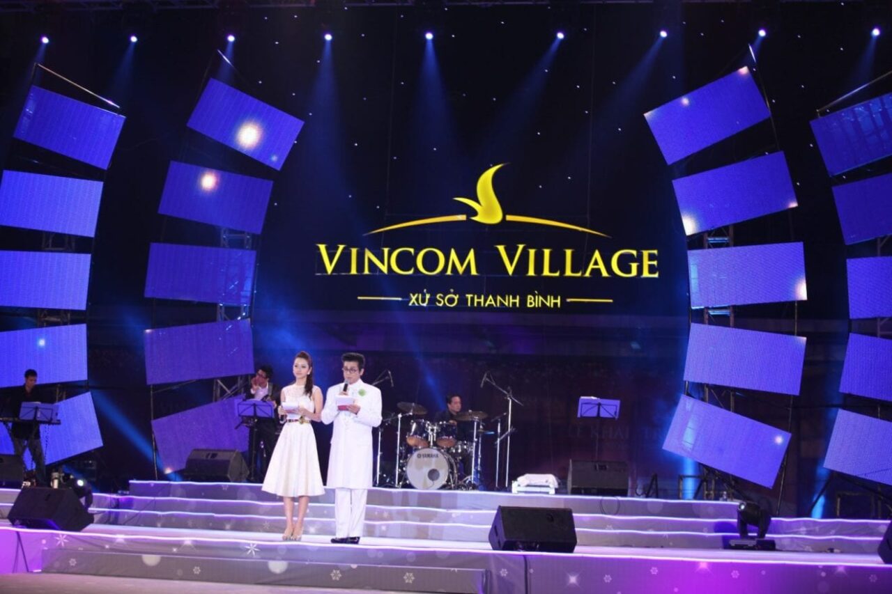 Vincom Village Gala Concert   danh tang khach VIP Vingroup 1