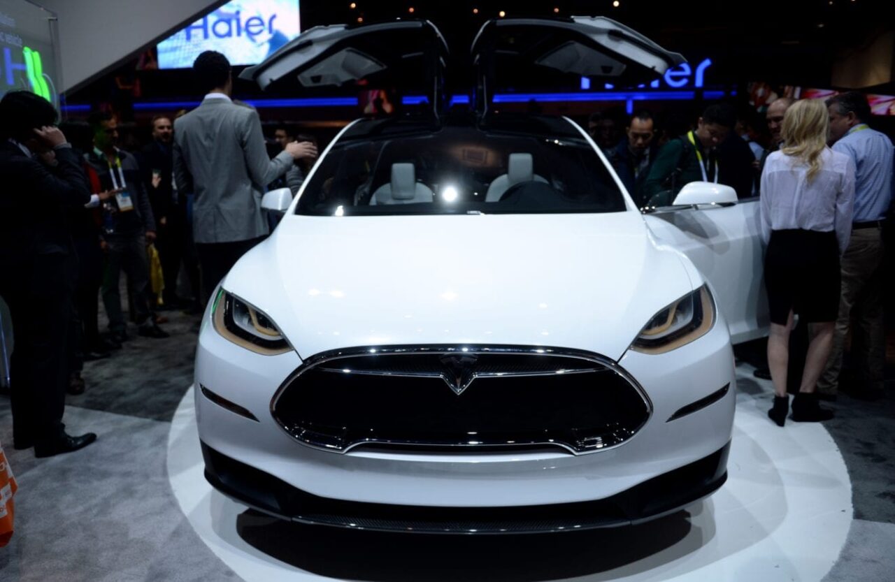 Tesla Posts Wider Loss, Highlights Energy Storage Demand