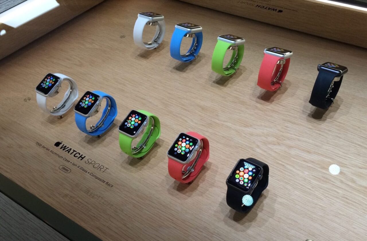 Singapore greets Apple Watch with a shrug