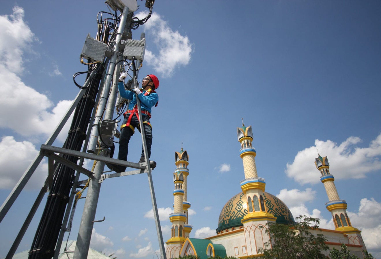 XL Axiata launches LTE in Lombok; Indosat to accelerate 4G rollout