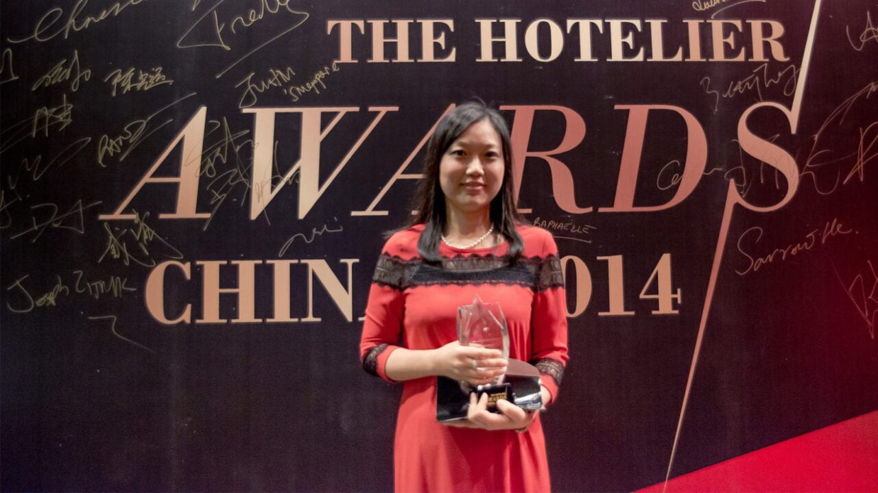 daphne li awarded at the first hotelier awards china 2014