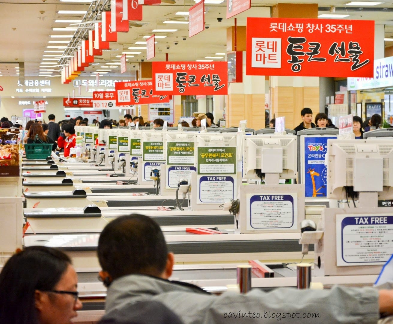 Supermarket chains dominate offline shopping