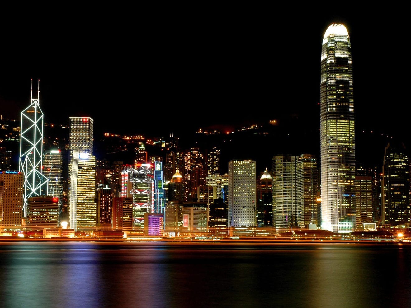 Hong Kong house prices to fall by 30% by 2017