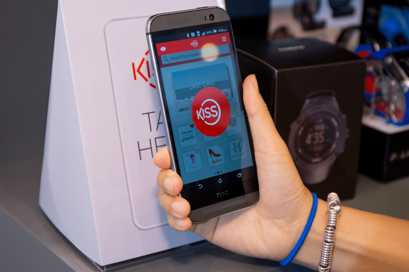 Hong Kong mobile operator SmarTone prepares retailers to join the mobile e-commerce bandwagon
