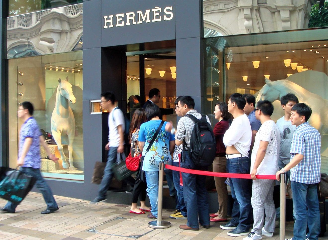 Chinese luxury spend abroad soars in 2015