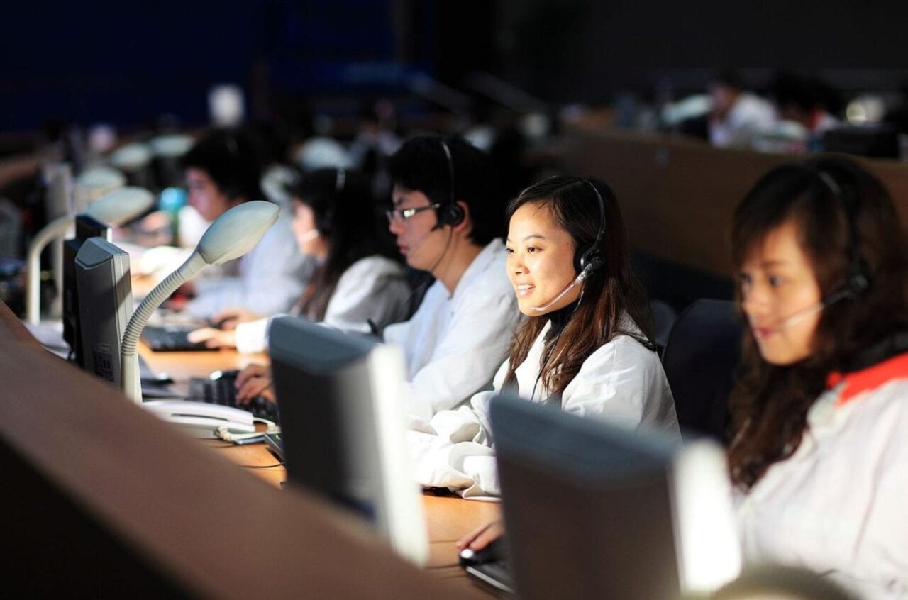 huawei call center engineers at the command center in shenzhen 1500x991