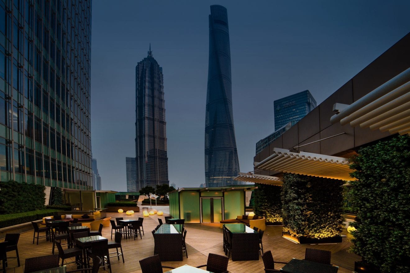 Morton’s sky bar officially opens at the IFC Mall