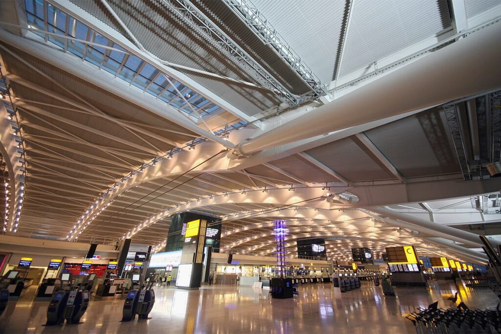 Hong Kong airport to offer deluxe promotions to travellers