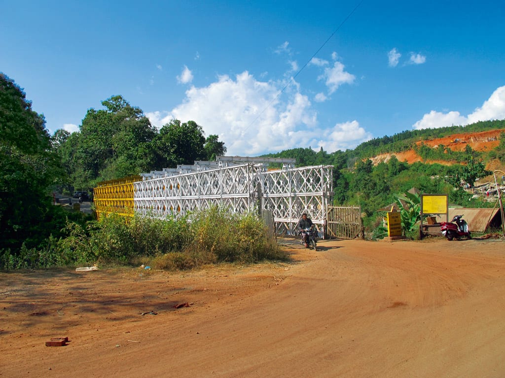 Moreh gets first shopping complex