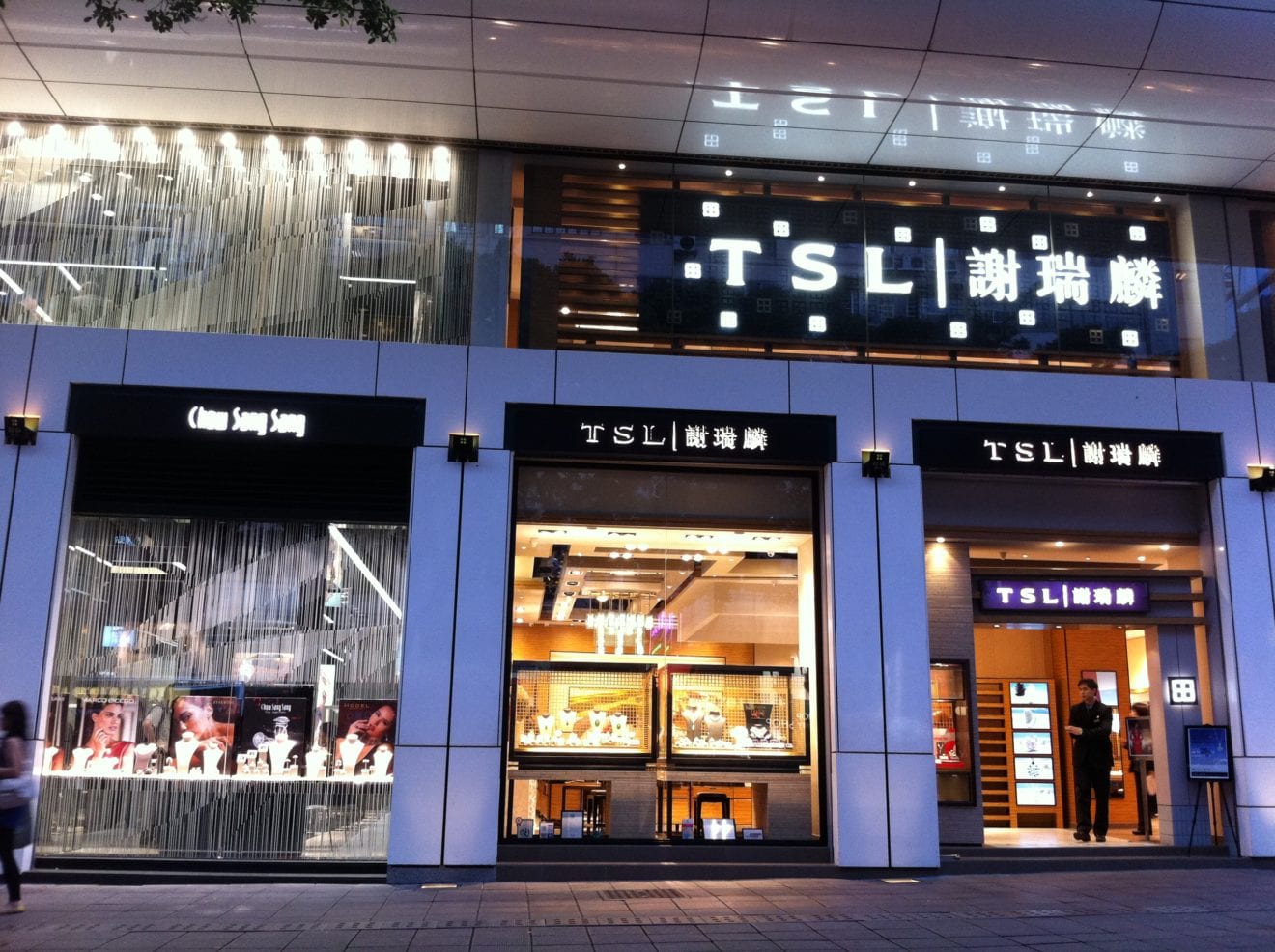 Tse Sui Luen battles the downturn