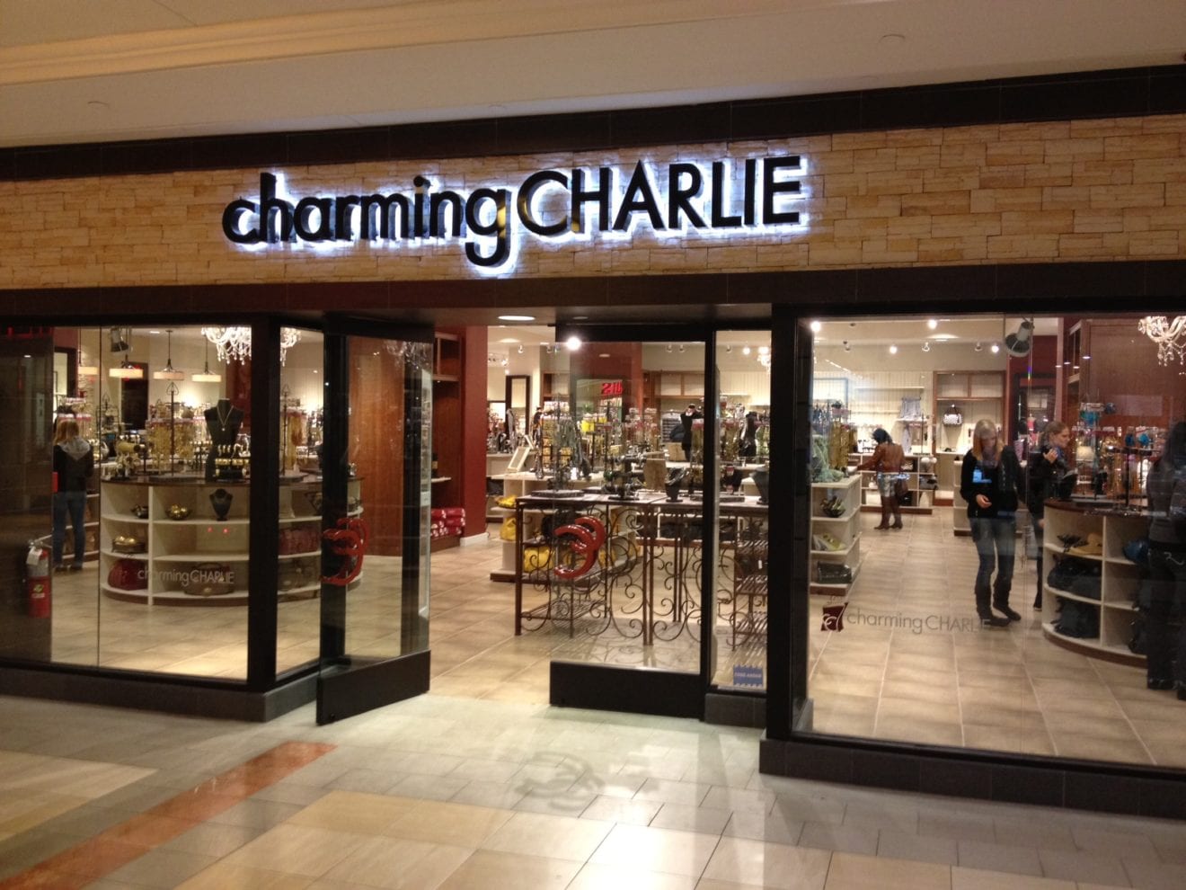 Charming Charlie opens first Philippines store