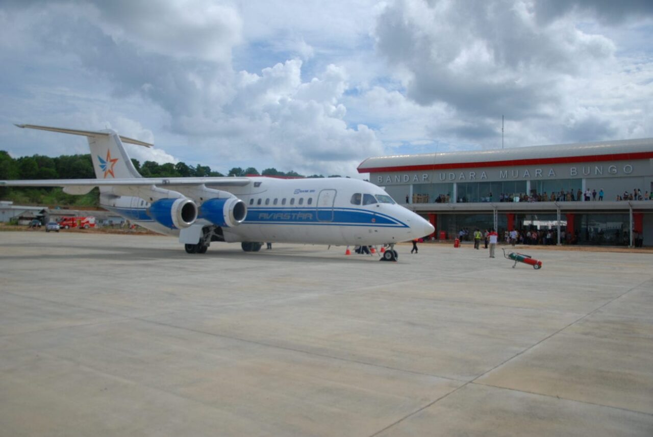 BAe 146 200 Aviastar at Muara Bungo