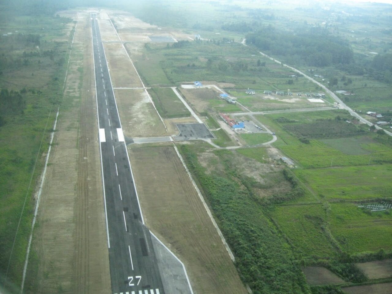 Runway 2250 m x 30 m