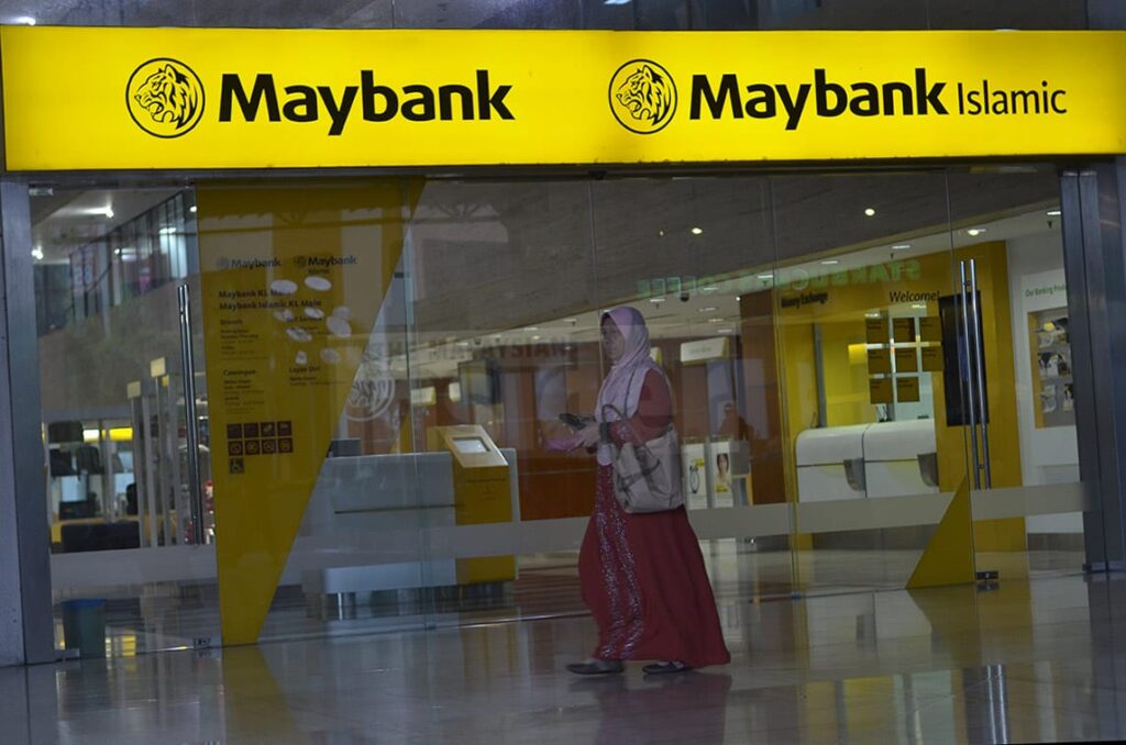 STOCK PIC MAYBANK 080115 TMIMUKHRIZ 05