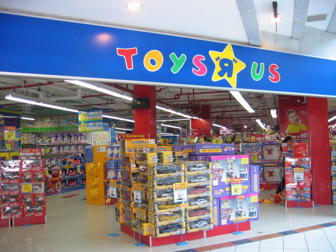 Toys”R”Us&reg; Opens Its 100th Store In China