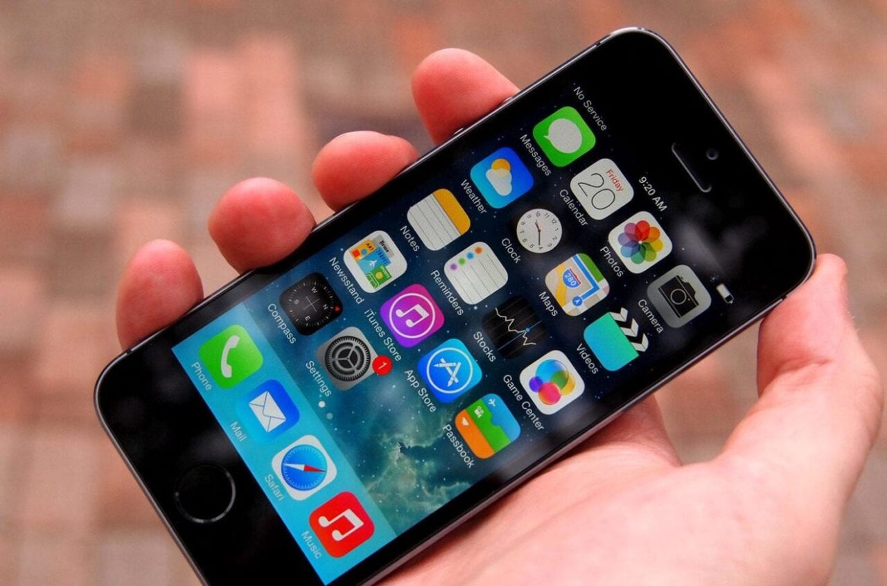 Strong Resale Market for iPhones Boosts Apple in China