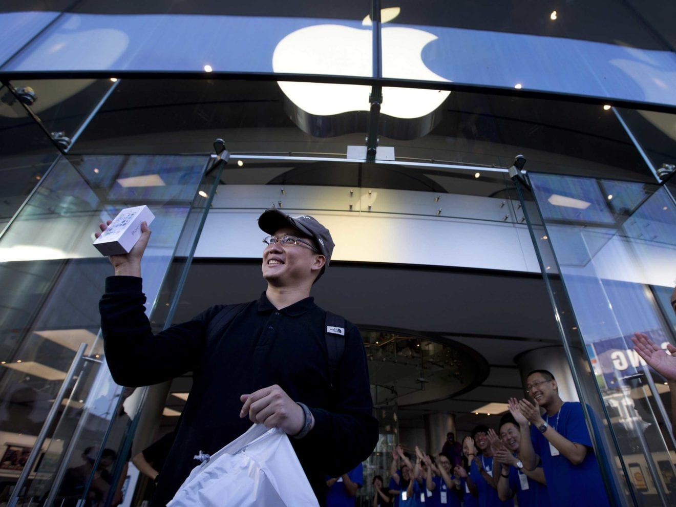 China blamed for Apple sales slump