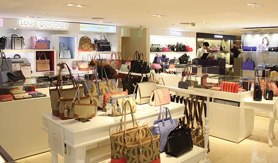 ps image bucket.s3.amazonaws.comtrbusiness.comwp contentuploads201601South Korean luxury fashion accessory brands are displayed in the basement retail floor of Shilla s Seoul flagship store. 133308da5357388c55e35833d8a8444502f2e6e3