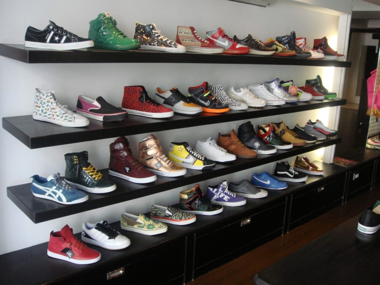 Thais battle over limited Adidas trainers