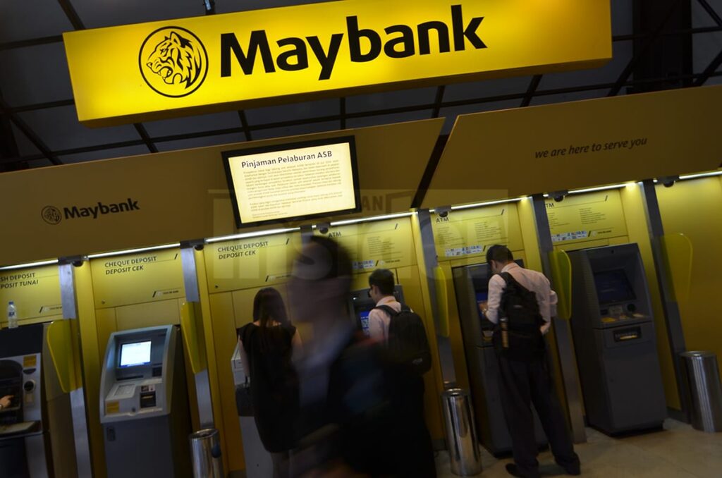 STOCK PIC MAYBANK 080115 TMIMUKHRIZ 02