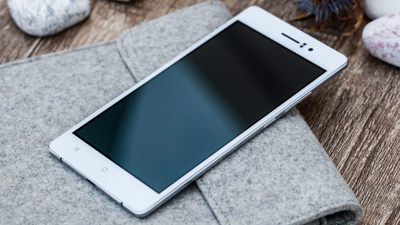 Oppo, Vivo snap at Apple’s heels in China mobile market