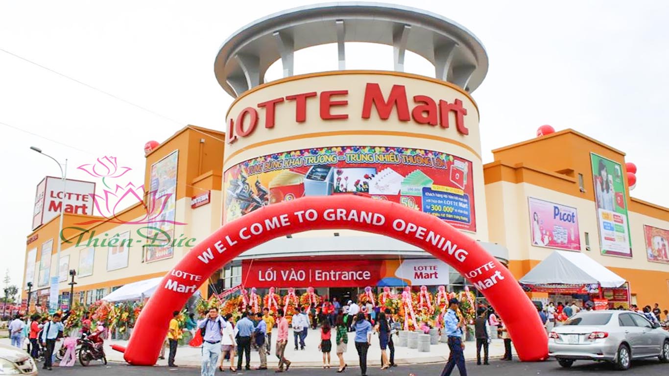 Women now running the stores at Lotte Mart