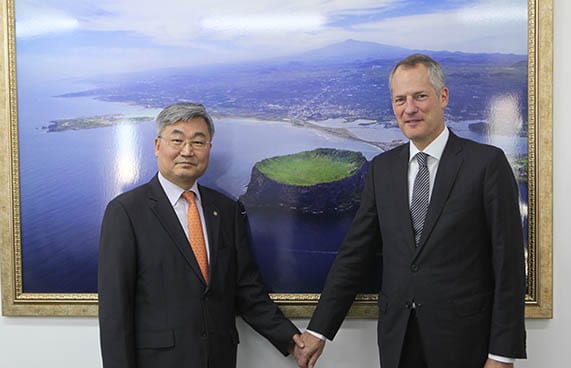 Kab-Yeol Choi, President of JTO with Philippe Schaus, DFS