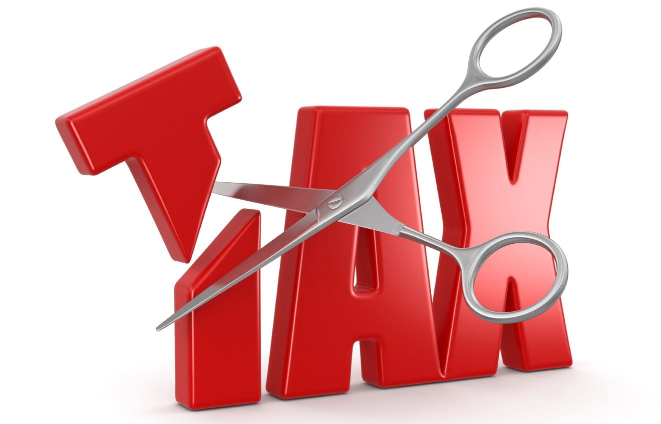 China to cut import tax on some online retail purchases