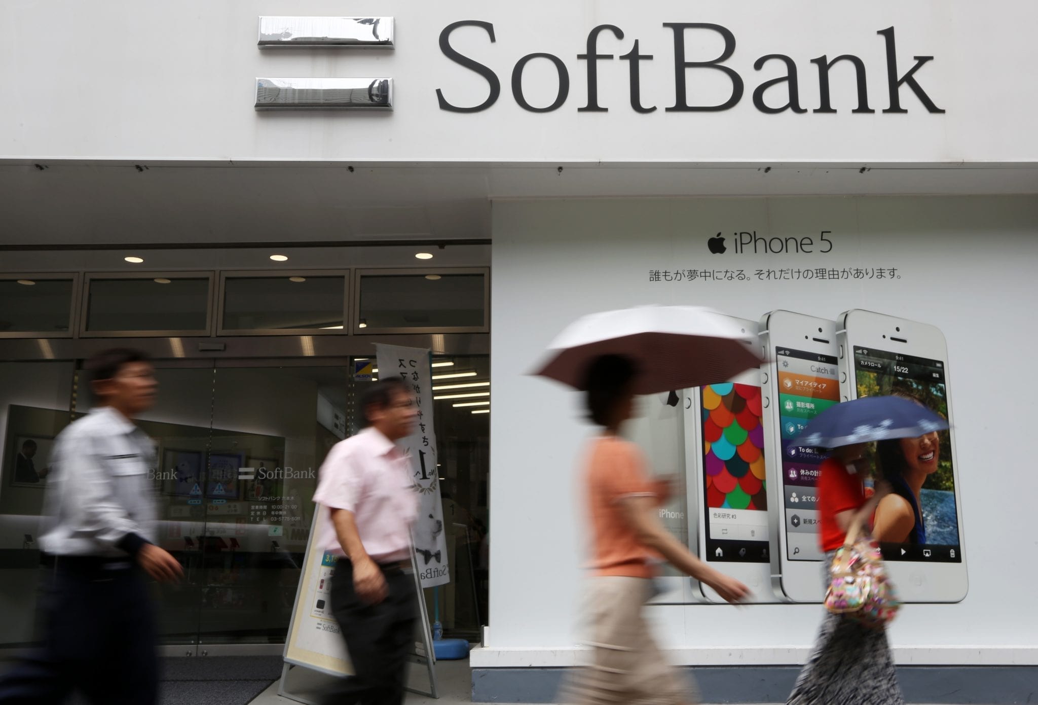 Apple to invest $1b in SoftBank tech fund