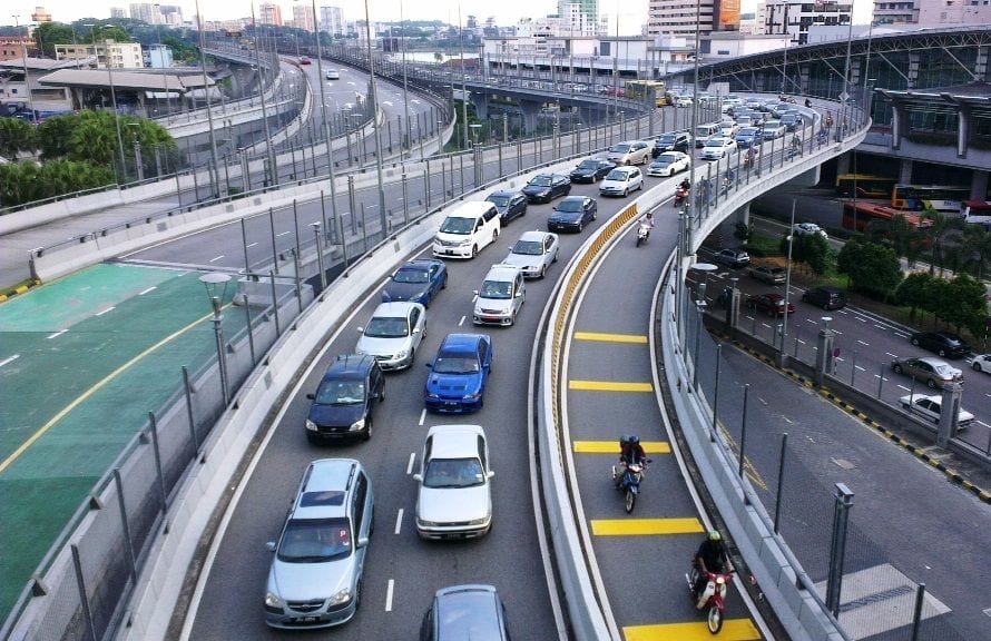 Australia new vehicle sales dip in September, commercial still strong