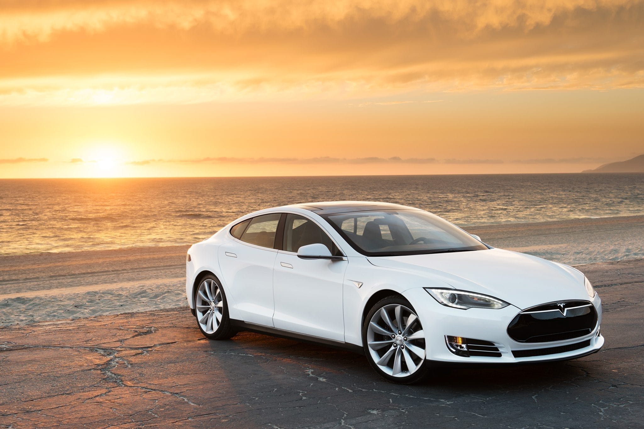 Tesla Motors introduces two less costly Model S versions