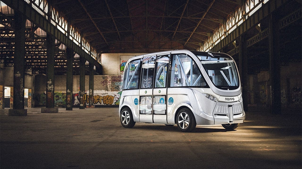 Self-driving bus unveiled in Tokyo