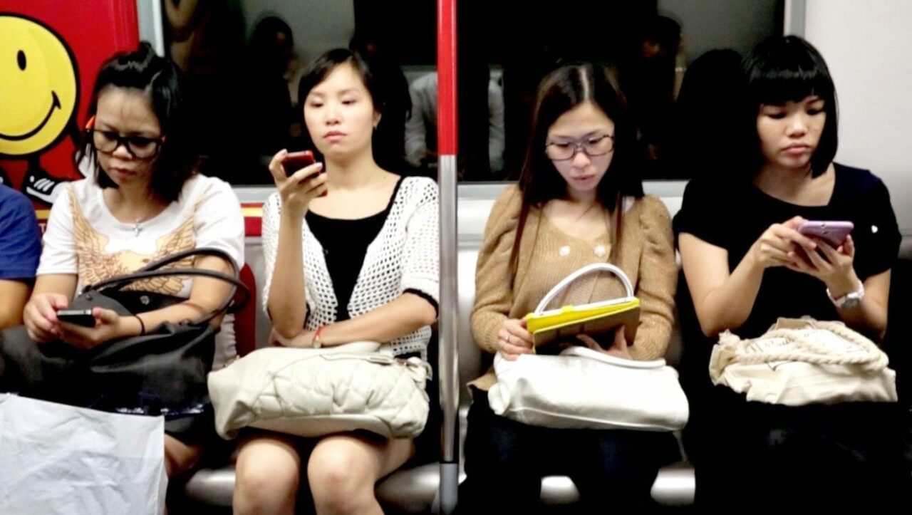 phones in the metro