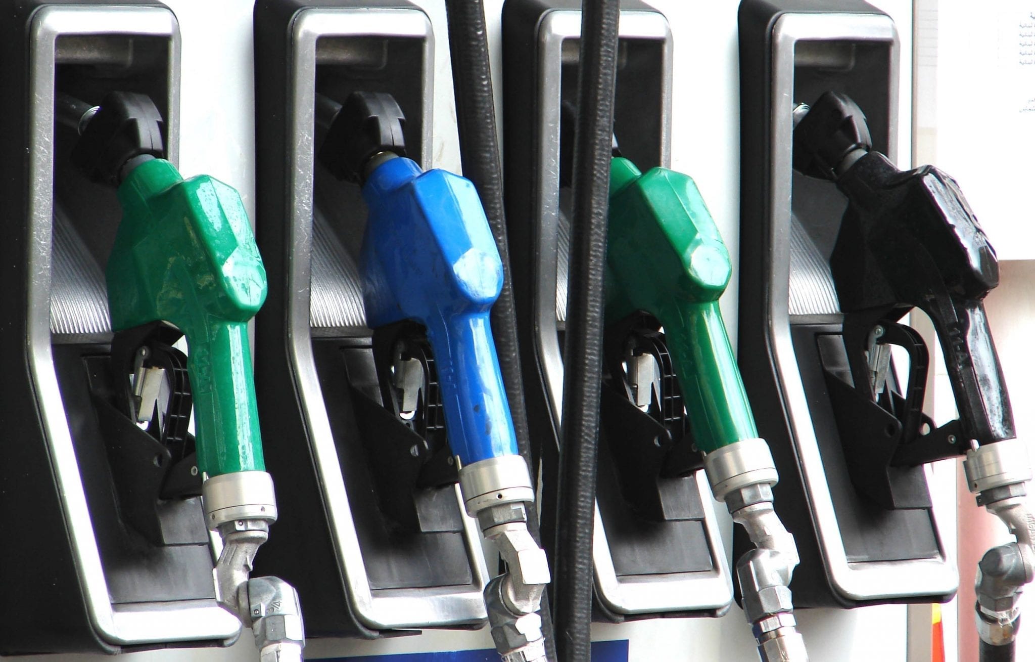 Vietnam Fuel Prices Plunge Amid Global Rate Fall: Transition to Green Energy in Focus