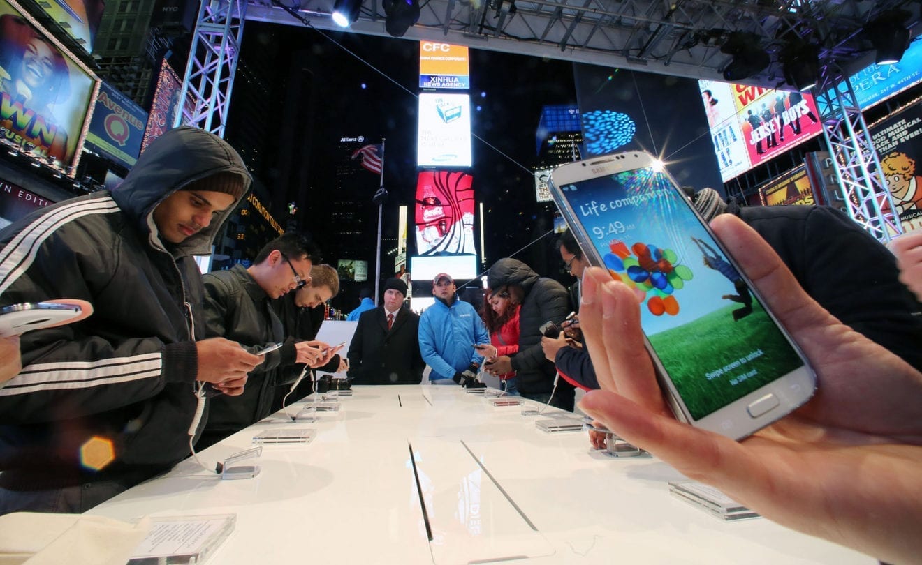 Smartphone sales growth continues to slow