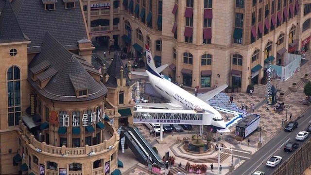 Boeing 737 restaurant Wuhan China