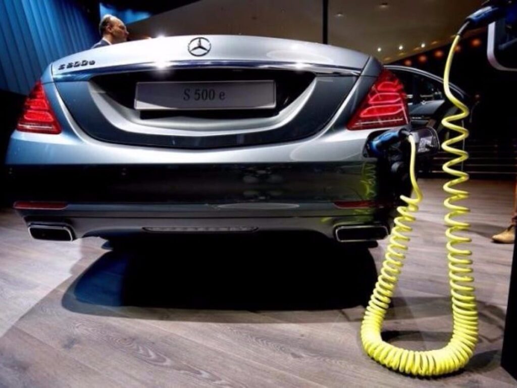 Daimler’s Mercedes Sales Drive Higher But Charges Put Brakes On Profit