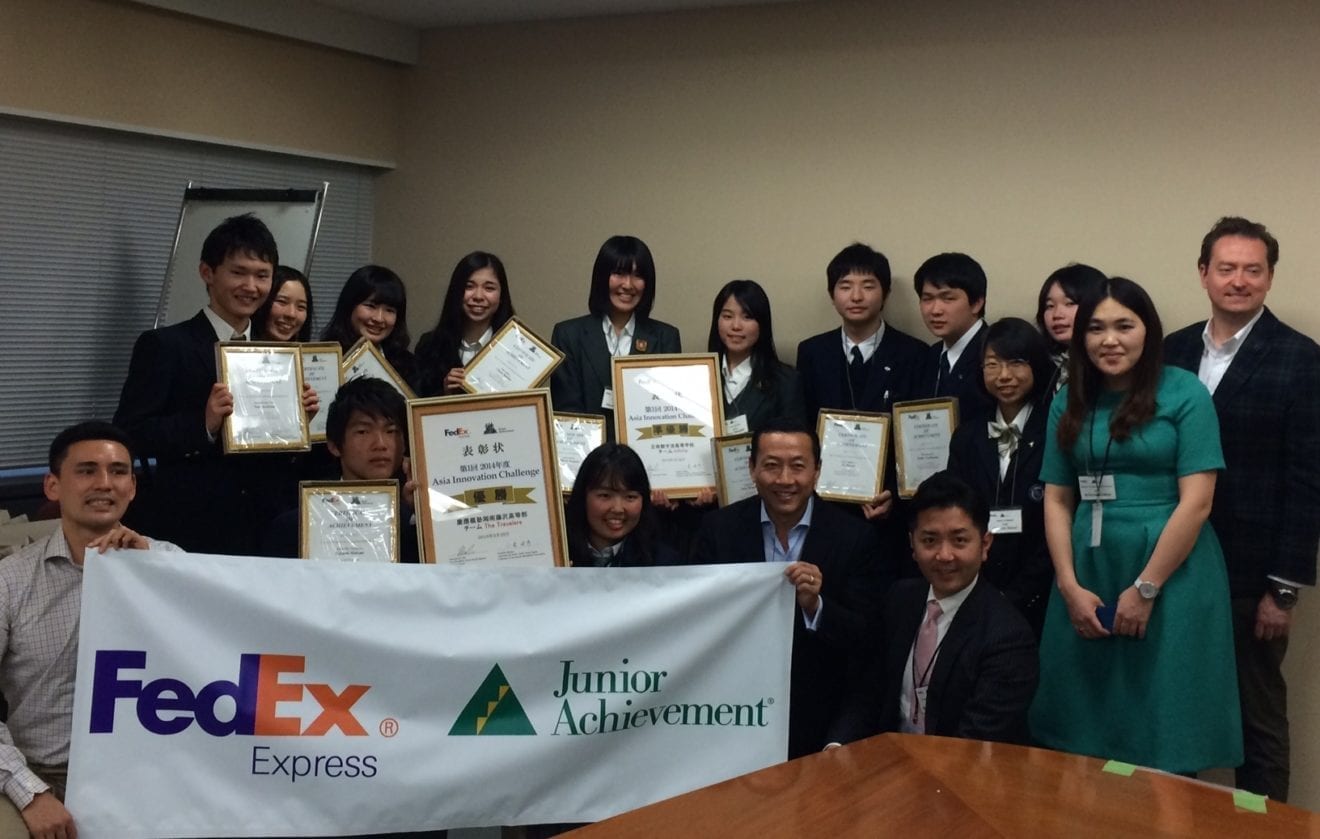Singapore students win FedEx challenge