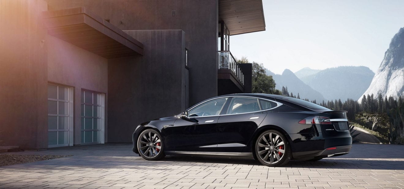 Tesla’s Musk unveils solar roof tiles, longer-lasting batteries