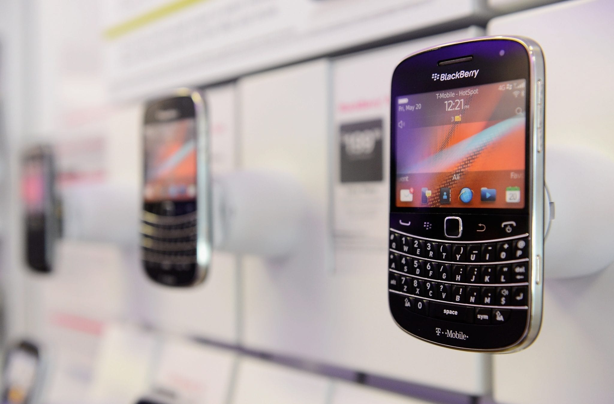 Emerging Asia leads global smartphone sales growth