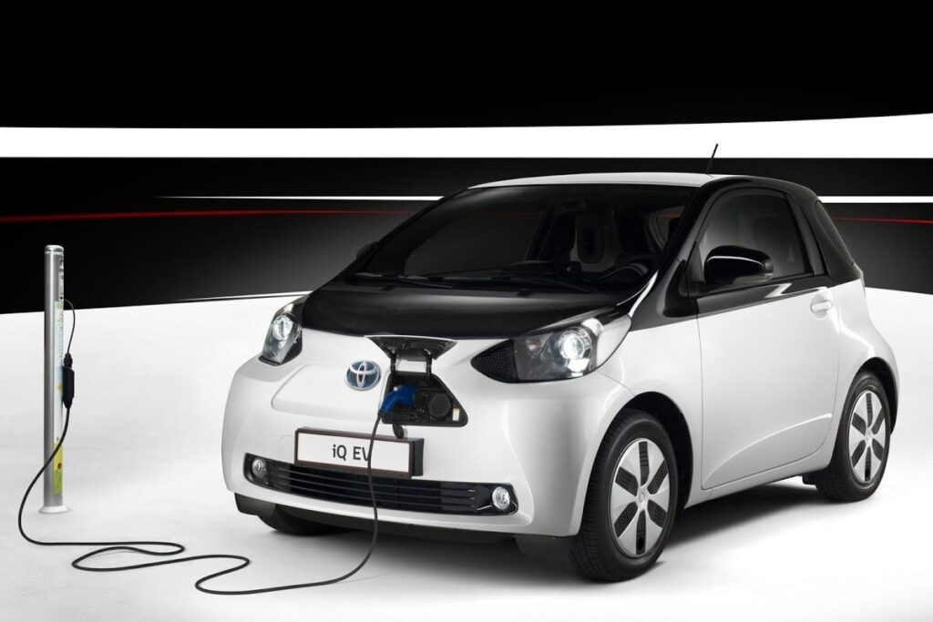 Toyota iQ EV 23