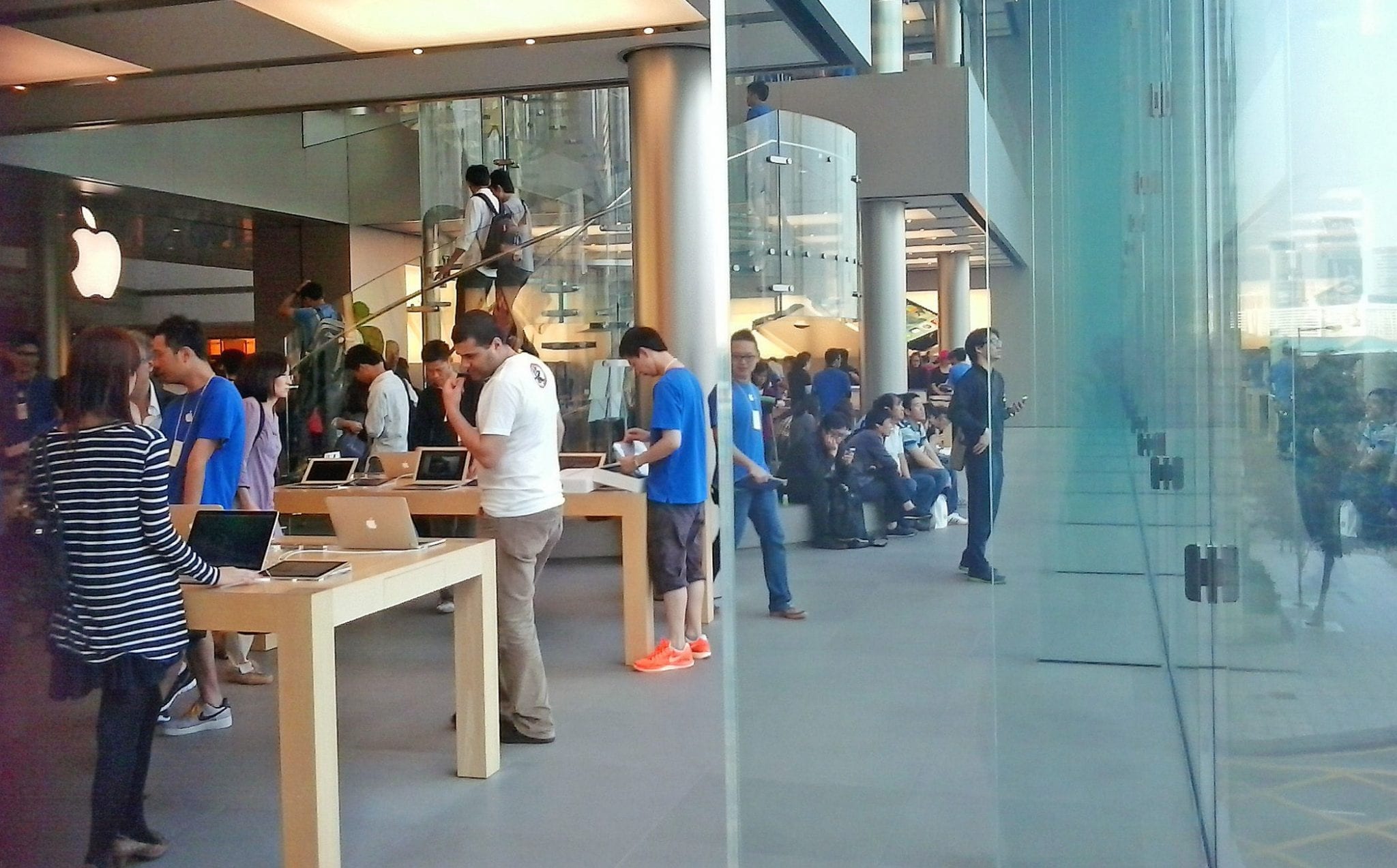 Apple returns to 4th place in Vietnam smartphone market
