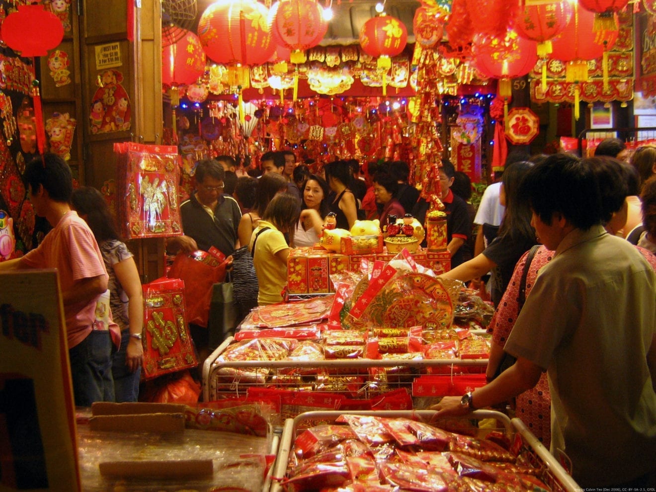 Festive feasts, online deals bring smile to China retailers