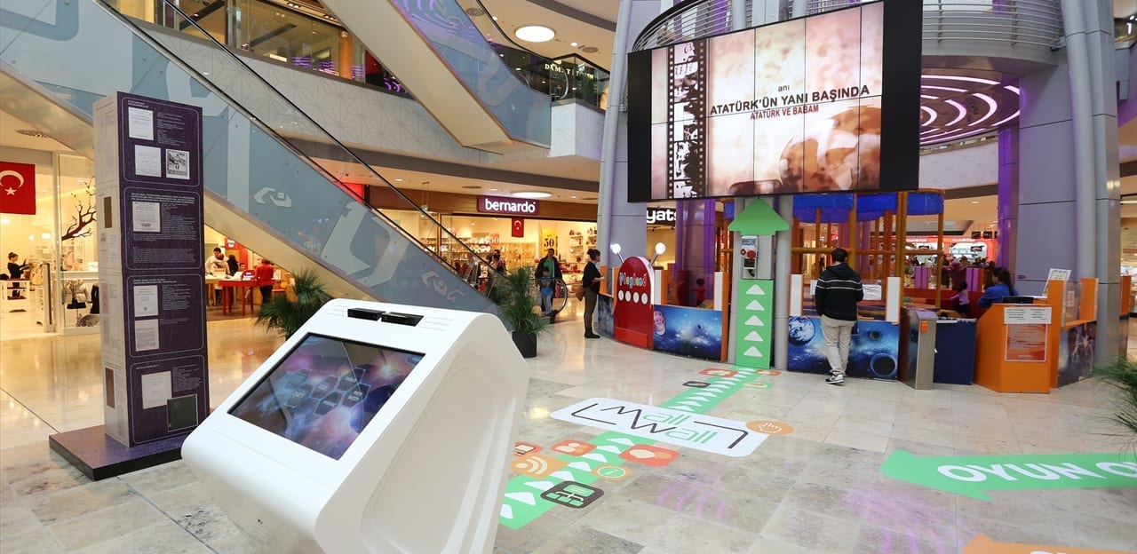 Indonesian mall integrates tech in the shopping experience