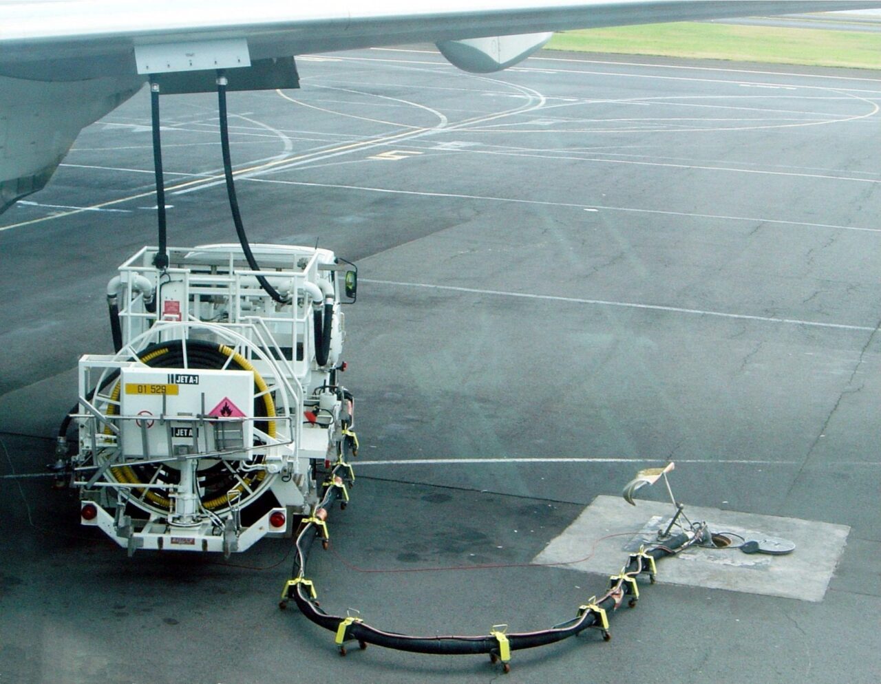 Jet a1 truck refueling dsc04316