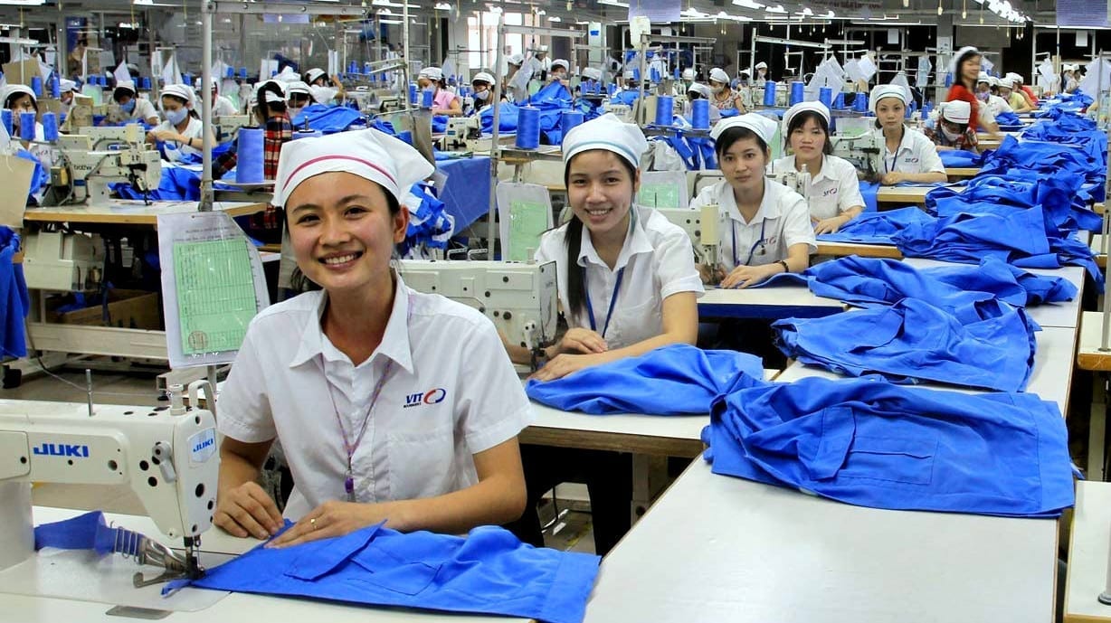 Workers worry about pink slip as global economic woes dry up orders